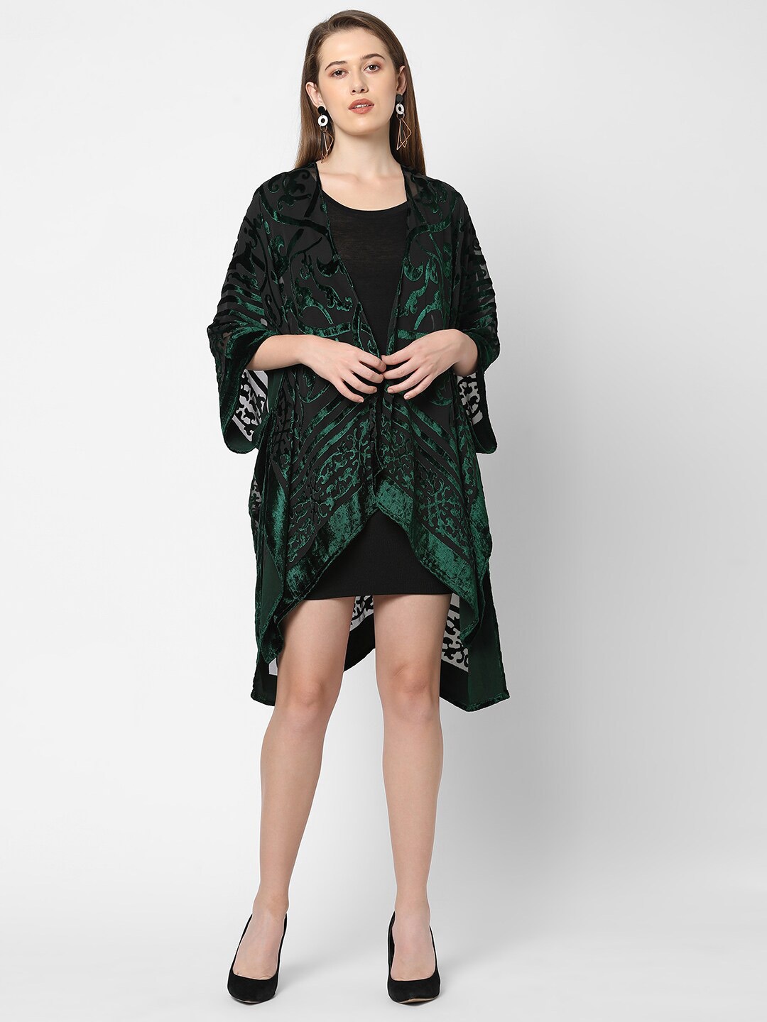 

Cloth Haus India Women Green & Black Floral Printed Velvet Shrug