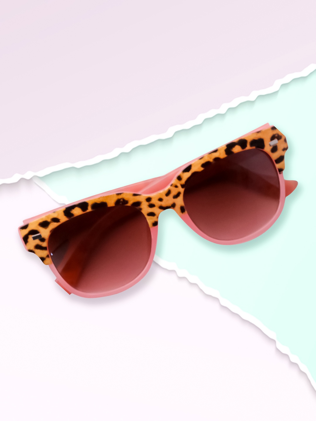 

Floyd Women Pink Lens & Pink Wayfarer Sunglasses with UV Protected Lens Z81526