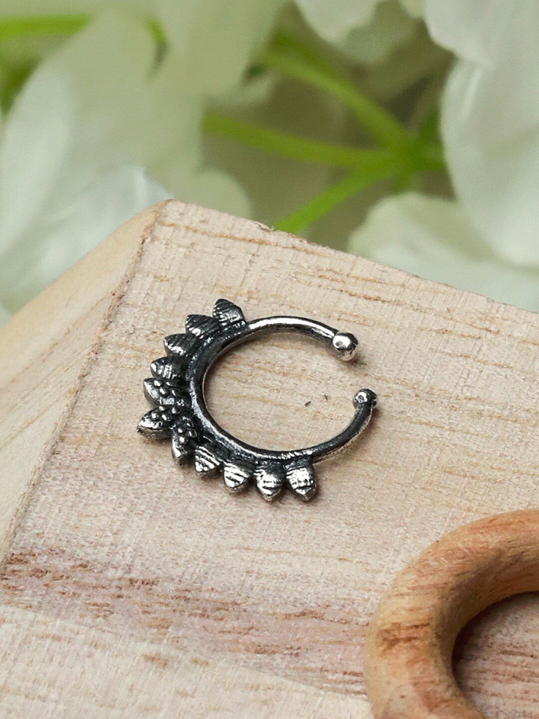 

SHEER by Priyaasi Silver Toned 92.5 Sterling Silver Oxidised Boho Septum Nose Ring