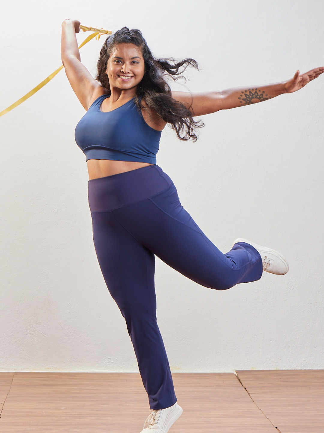 

Blissclub Women Navy Wide Strapped Sports Bra with Removable Pads, Navy blue