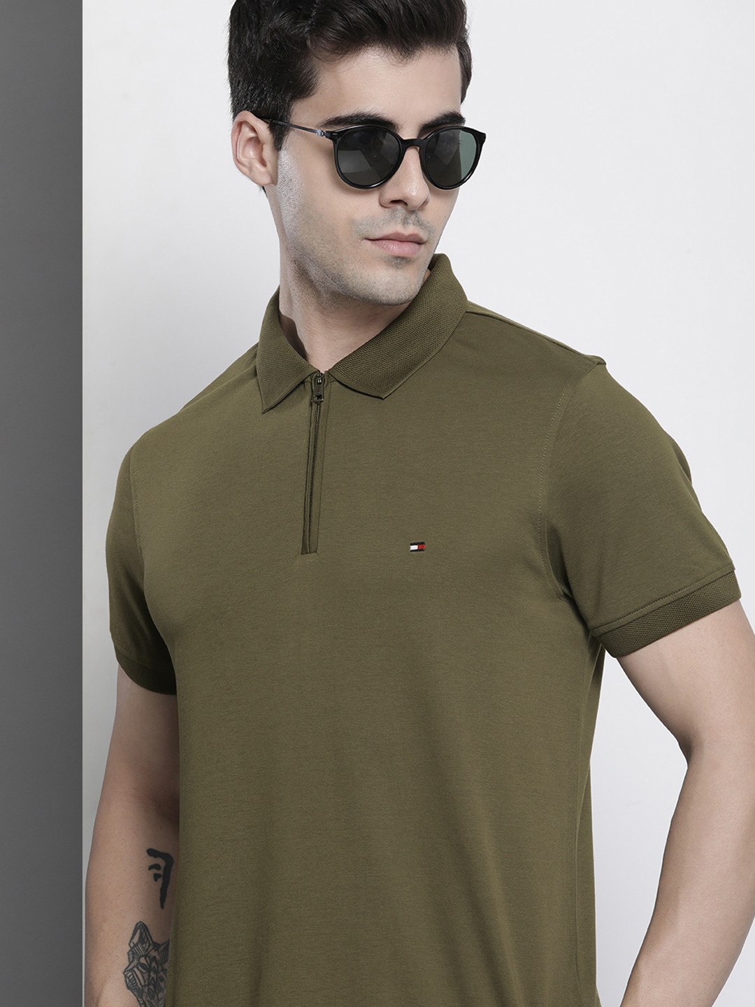 

Tommy Hilfiger Men Olive Green Solid Polo Collar Pure Cotton Slim Fit T-shirt