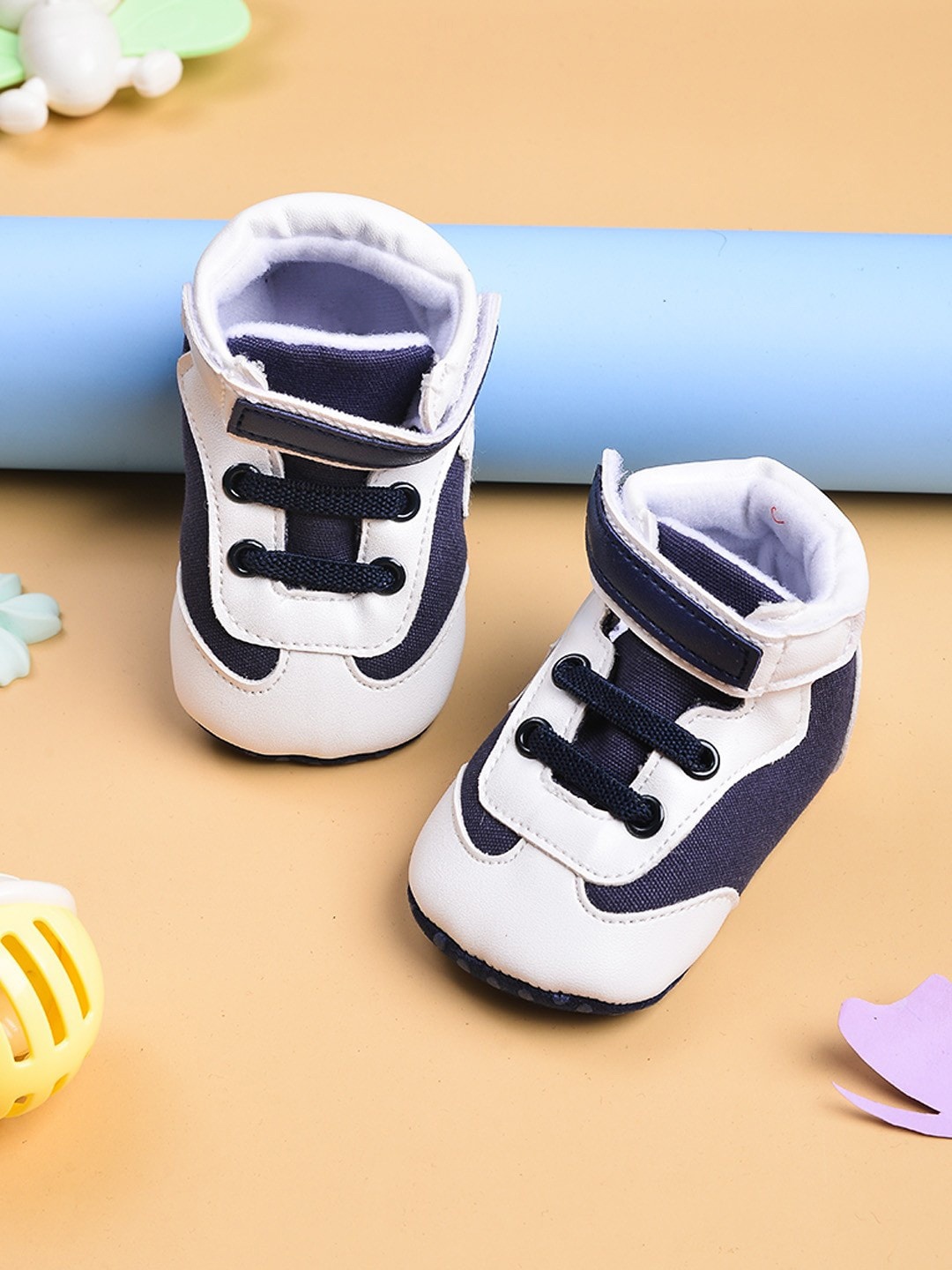 

POPLINS Infant Kids White & Navy-Blue Solid Cotton Booties