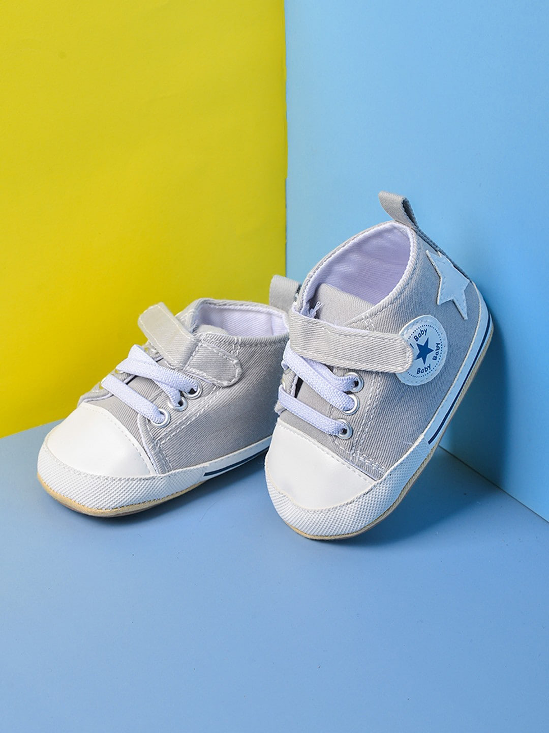 

POPLINS Infant Kids Grey & White Solid Cotton Booties
