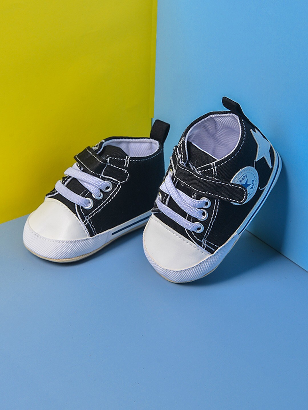 

POPLINS Infant Kids Black & White Solid Cotton Booties