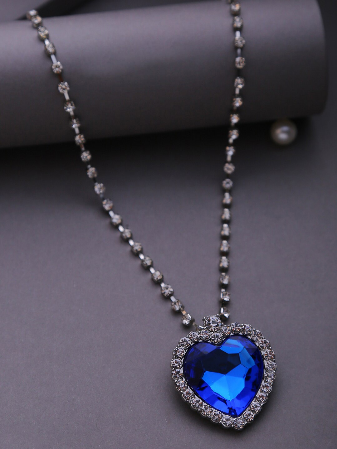

SOHI Women Blue Silver-Plated Designer Heart Shaped Pendant Chain