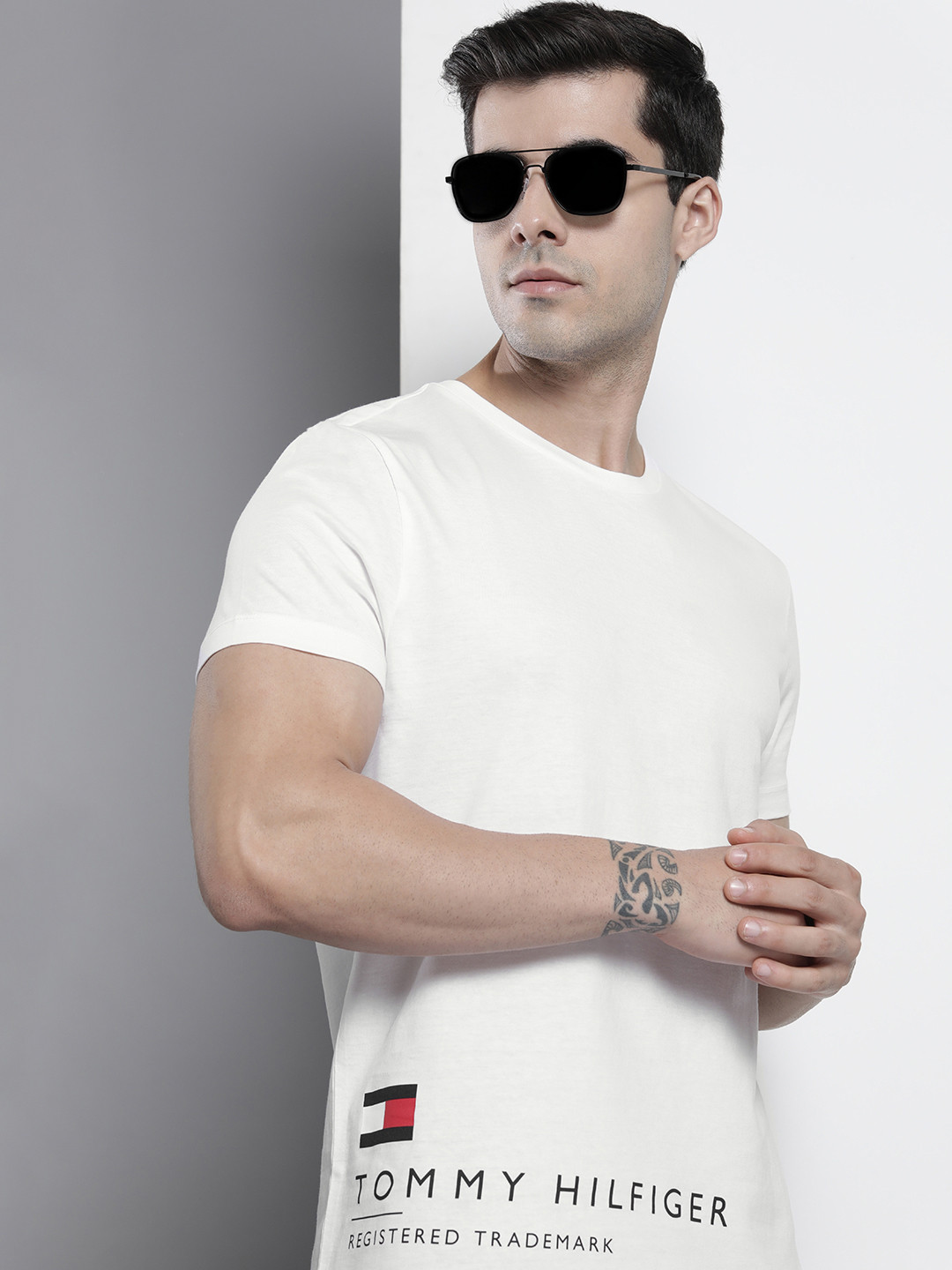 

Tommy Hilfiger Men White & Black Brand Logo Printed Organic Cotton T-shirt