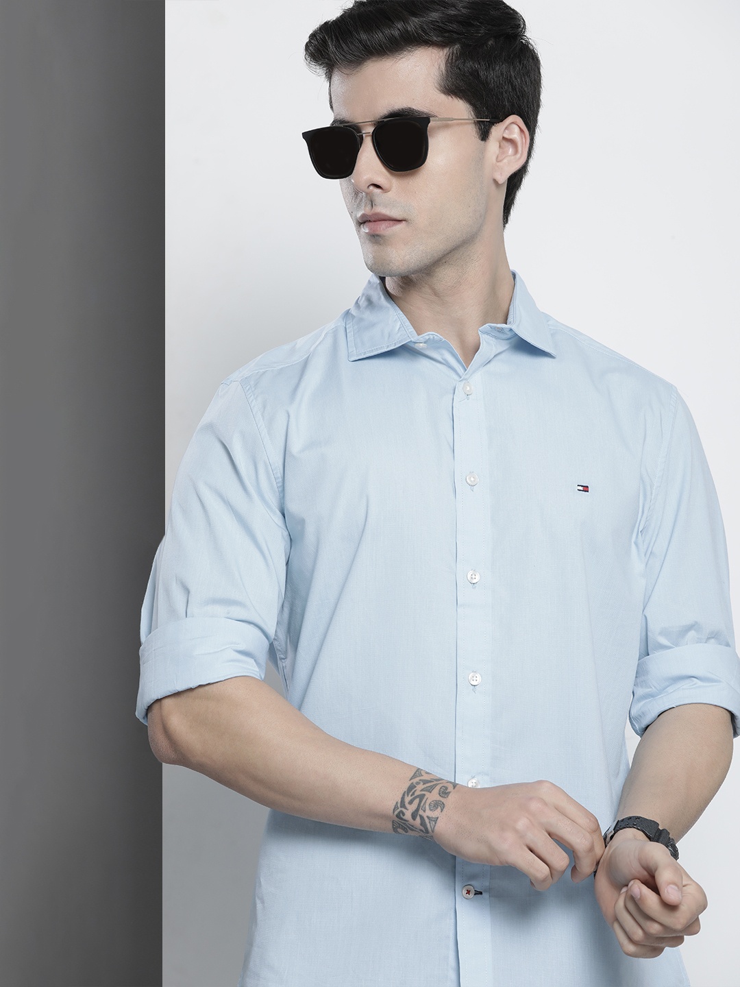 

Tommy Hilfiger Men Blue Regular Fit Solid Opaque Pure Cotton Casual Shirt