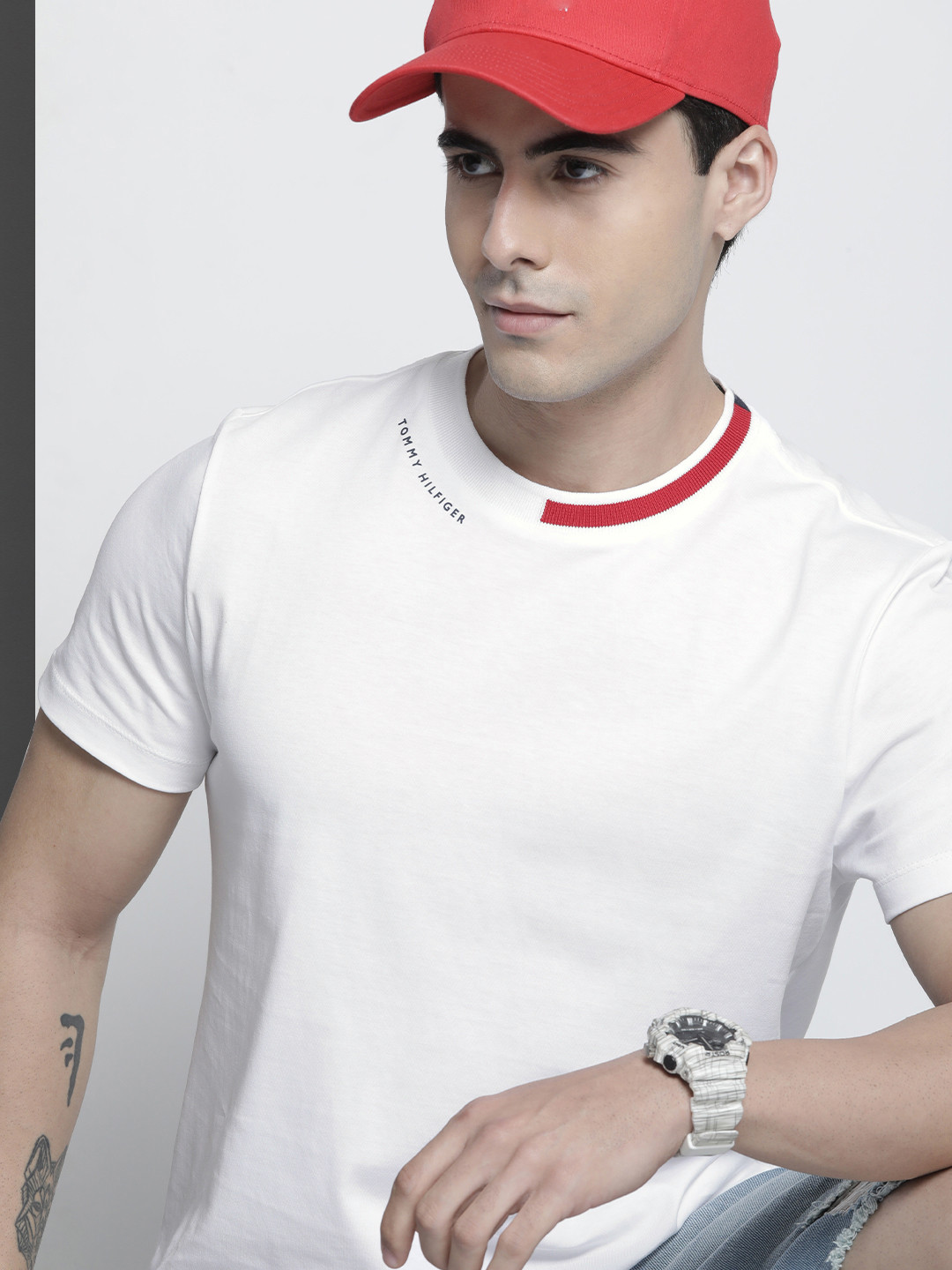 

Tommy Hilfiger Men White Solid T-shirt