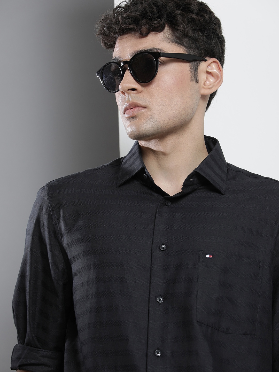 

Tommy Hilfiger Men Black Horizontal Stripes Pure Cotton Tailored Casual Shirt