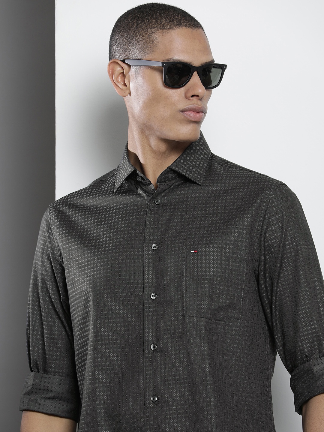 

Tommy Hilfiger Men Charcoal Black Geometric Opaque Self Design Pure Cotton Casual Shirt