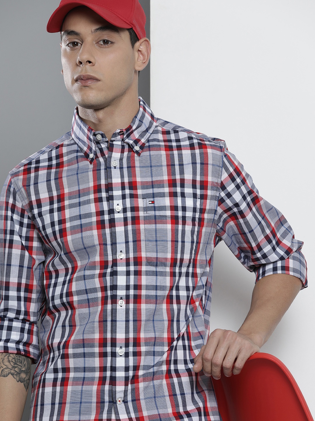 

Tommy Hilfiger Men White & Blue Checked Pure Cotton Casual Shirt