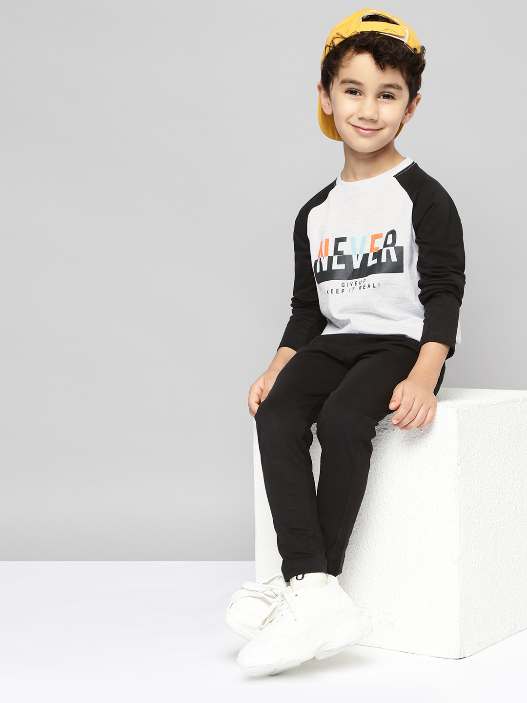 

YK Boys Grey Melange & Black Typography Print T-shirt with Solid Pyjamas