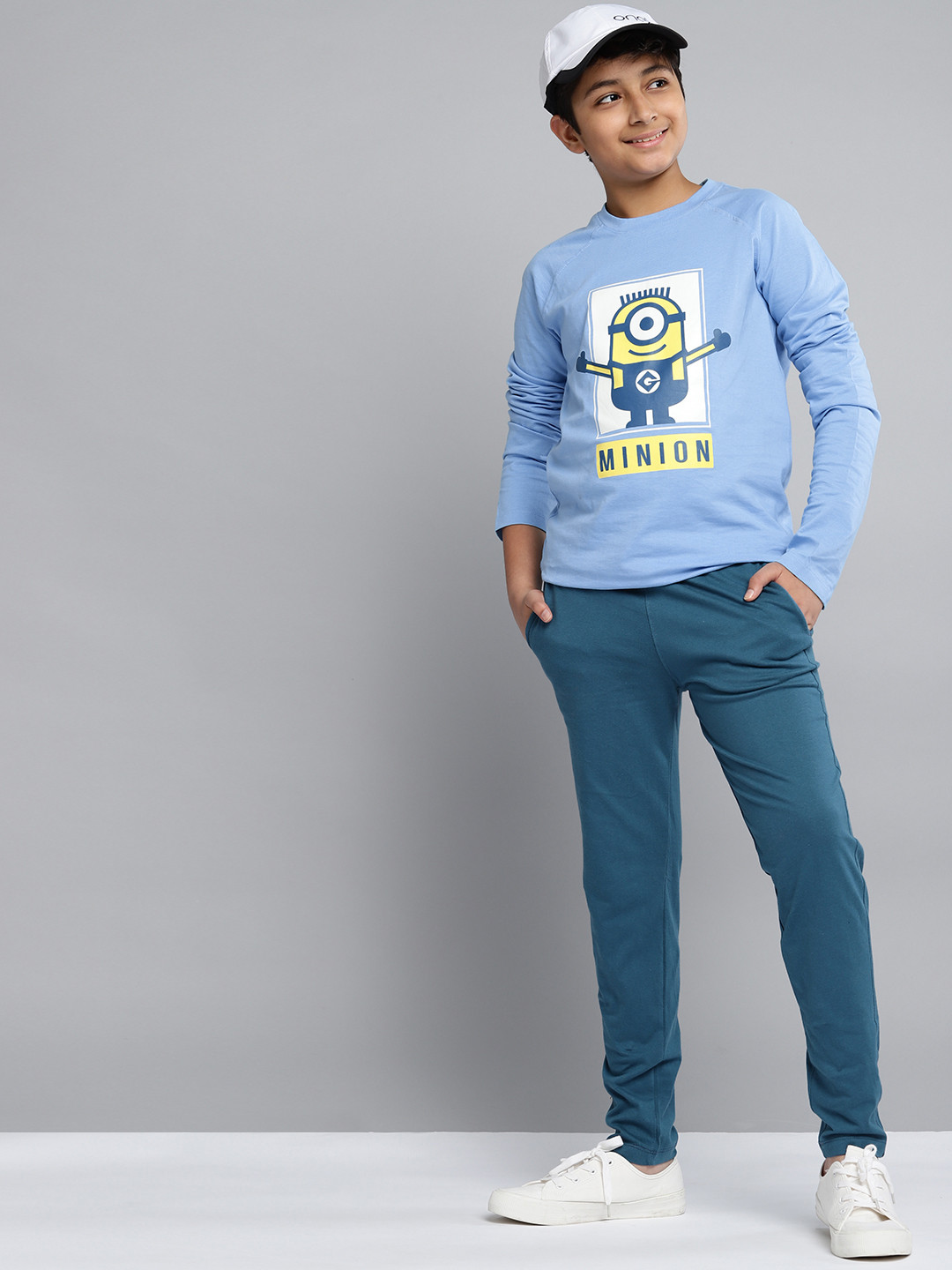 

YK Boys Blue & White Minion Print Pure Cotton T-shirt with Trousers
