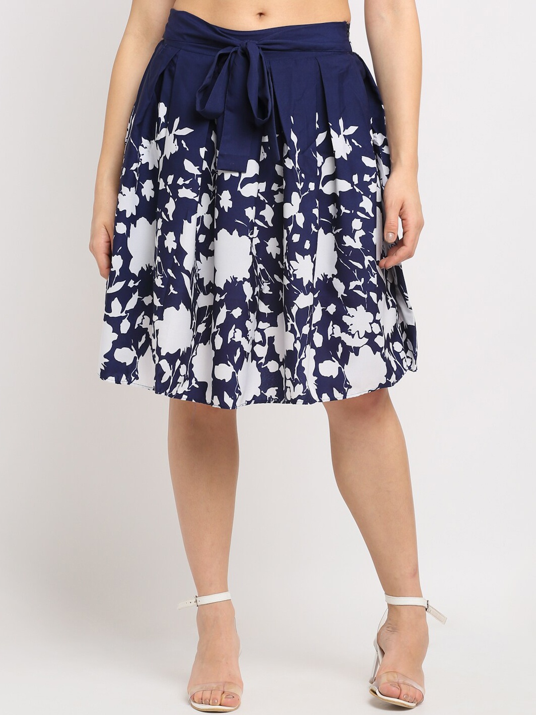 

Emeros Navy Blue & White Floral Printed Pleated & Flared Knee Length Skirt