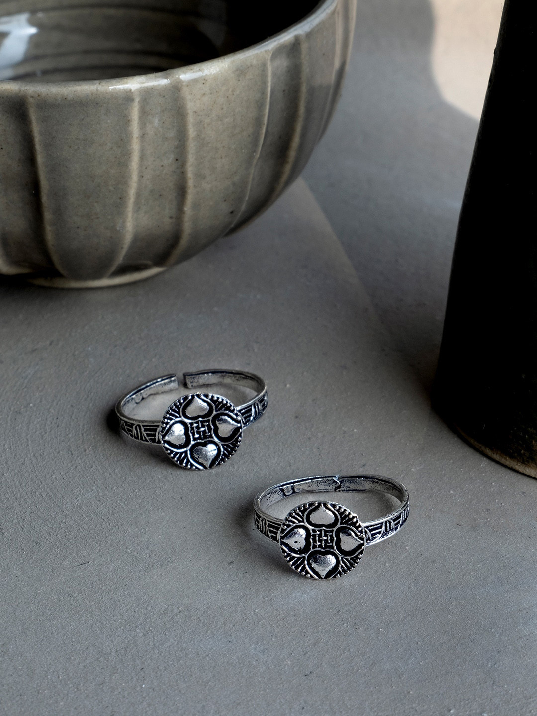 

Infuzze Set of 2 Silver-Plated Oxidized Adjustable Toe Rings