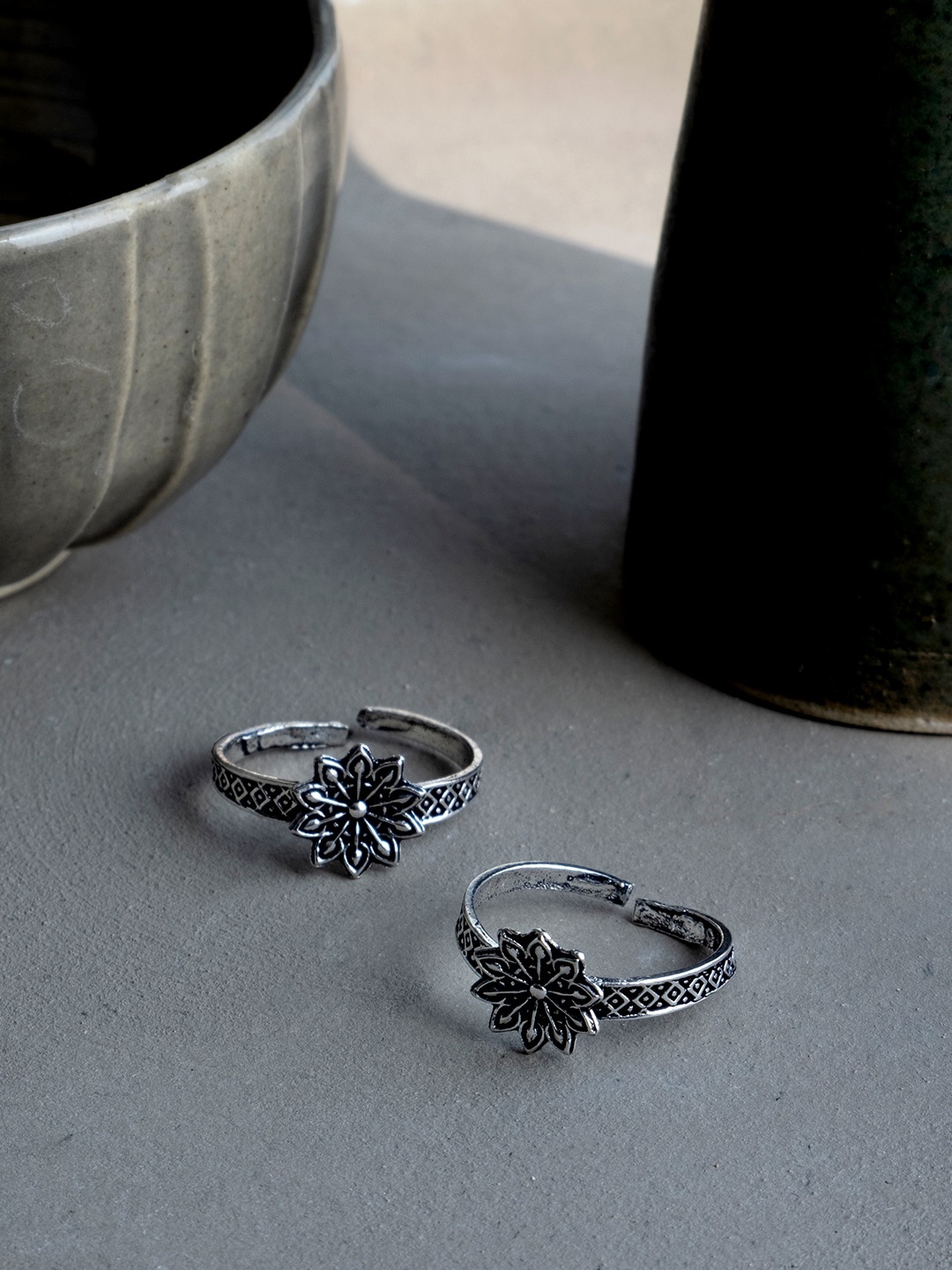 

Infuzze Set Of 2 Oxidised Silver-Plated Adjustable Toe Rings