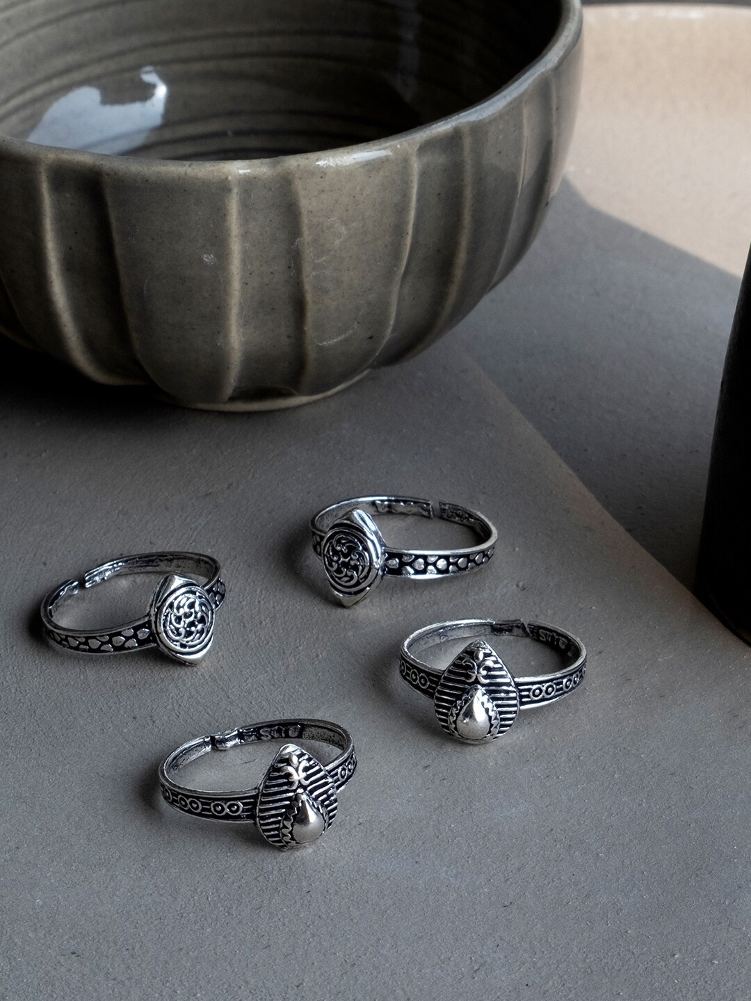 

Infuzze Set Of 4 Oxidised Silver-Toned Adjustable Toe Rings