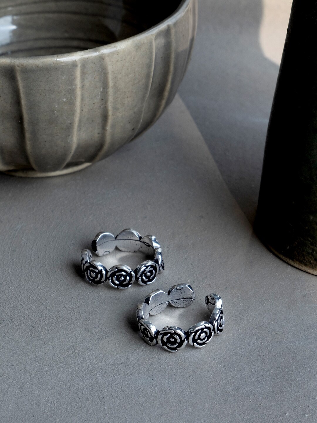 

Infuzze Set of 2 Oxidized Silver-Toned Black Toe Rings