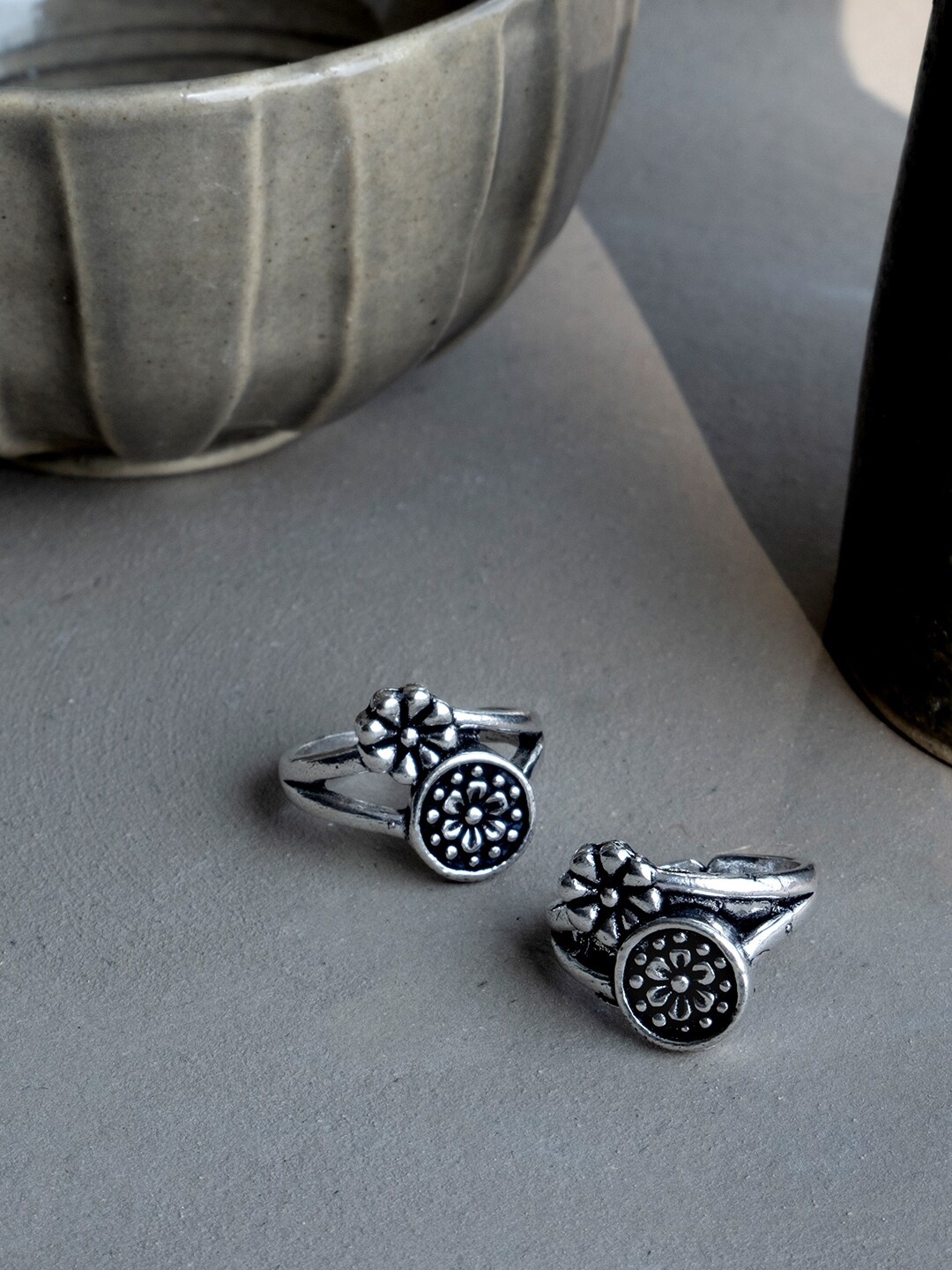 

Infuzze Set of 2 Oxidised Silver-Toned Adjustable Toe Rings