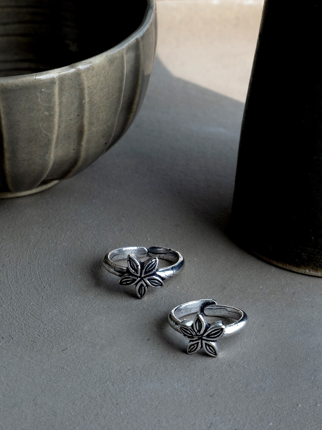 

Infuzze Set Of 2 Oxidised Silver-Toned Adjustable Toe Rings