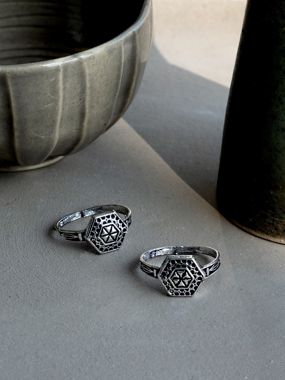 

Infuzze Women Set of 2 Silver-Plated Oxidised Toe Ring
