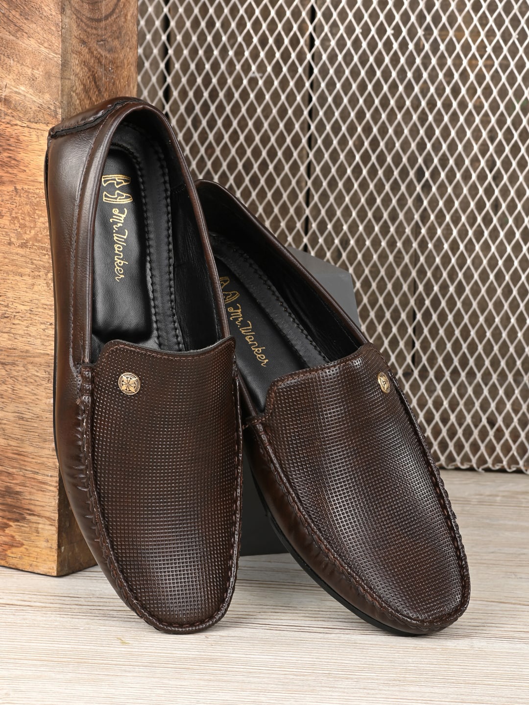 

mr wonker Men Brown Textured Loafers