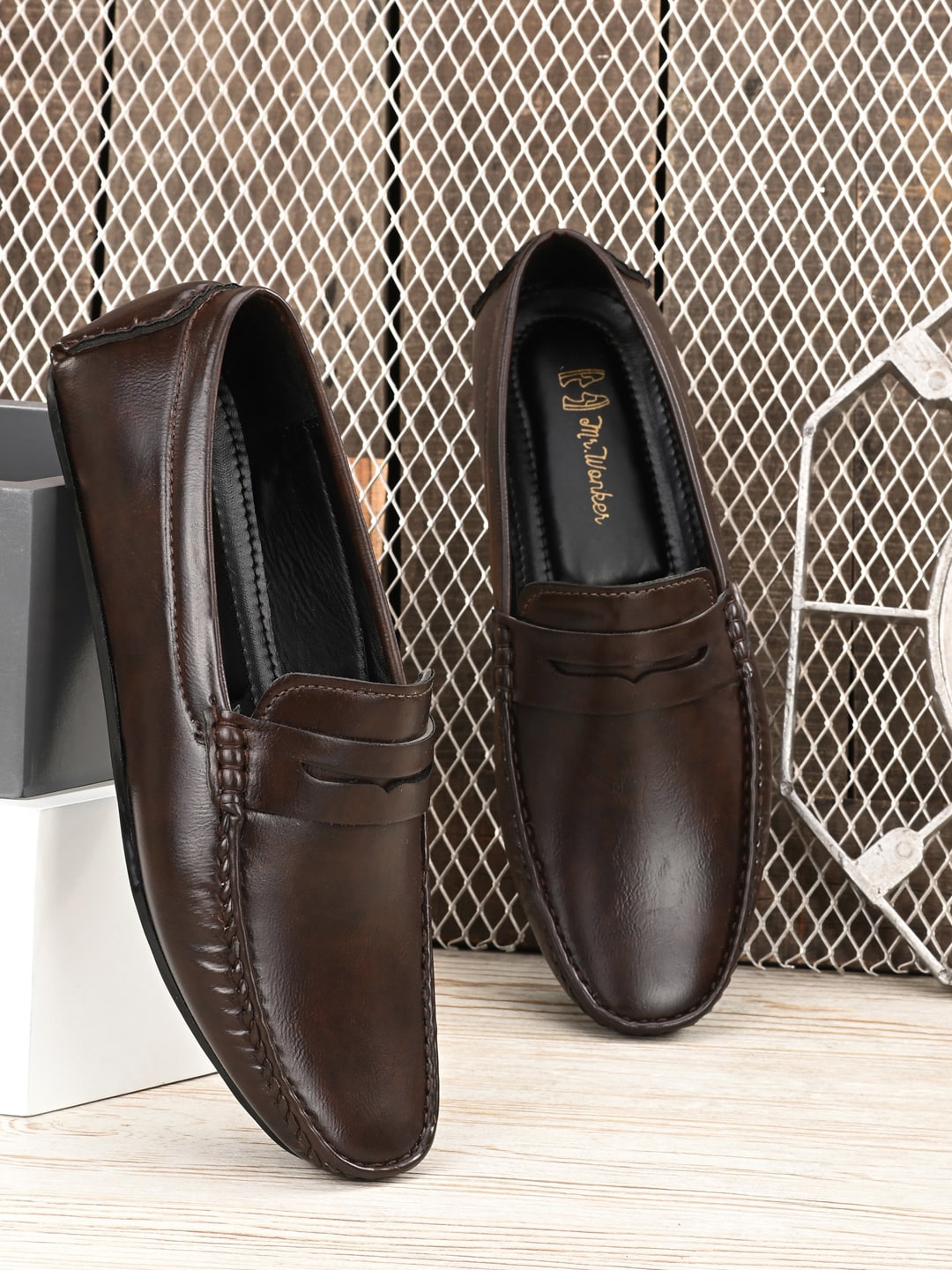 

mr wonker Men Brown Driving Shoes