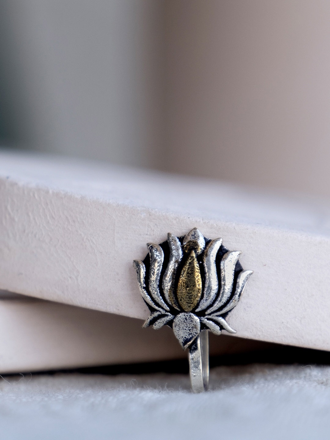 

Infuzze Oxidised Silver-Plated Yellow Stud Nosepin