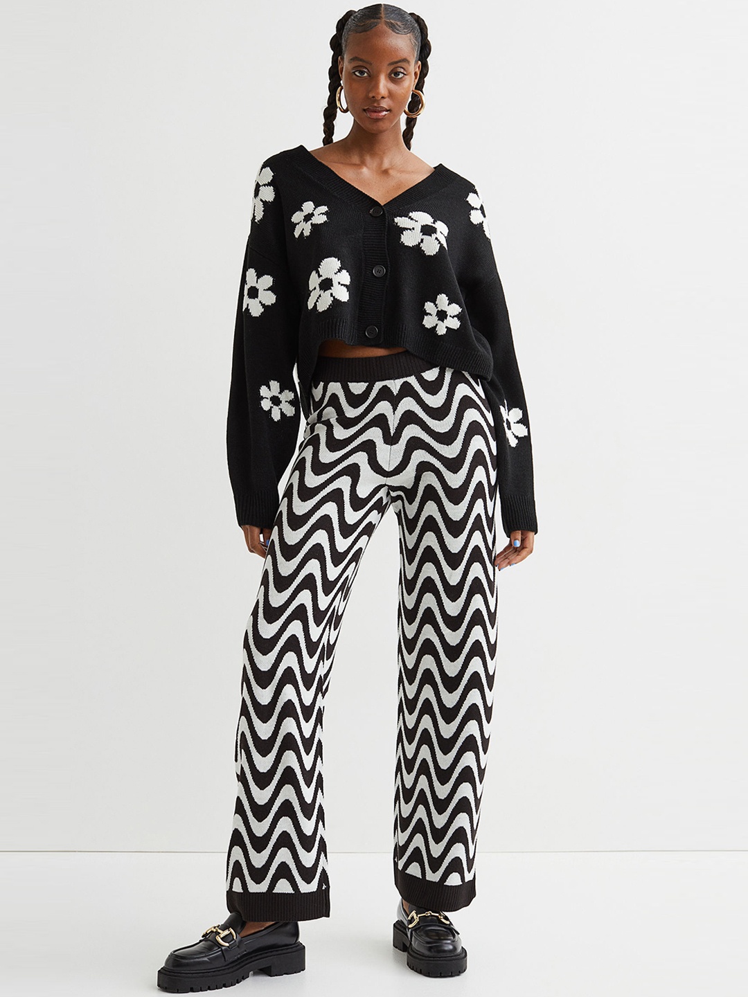 

H&M Women Black and White Printed Knitted Trousers