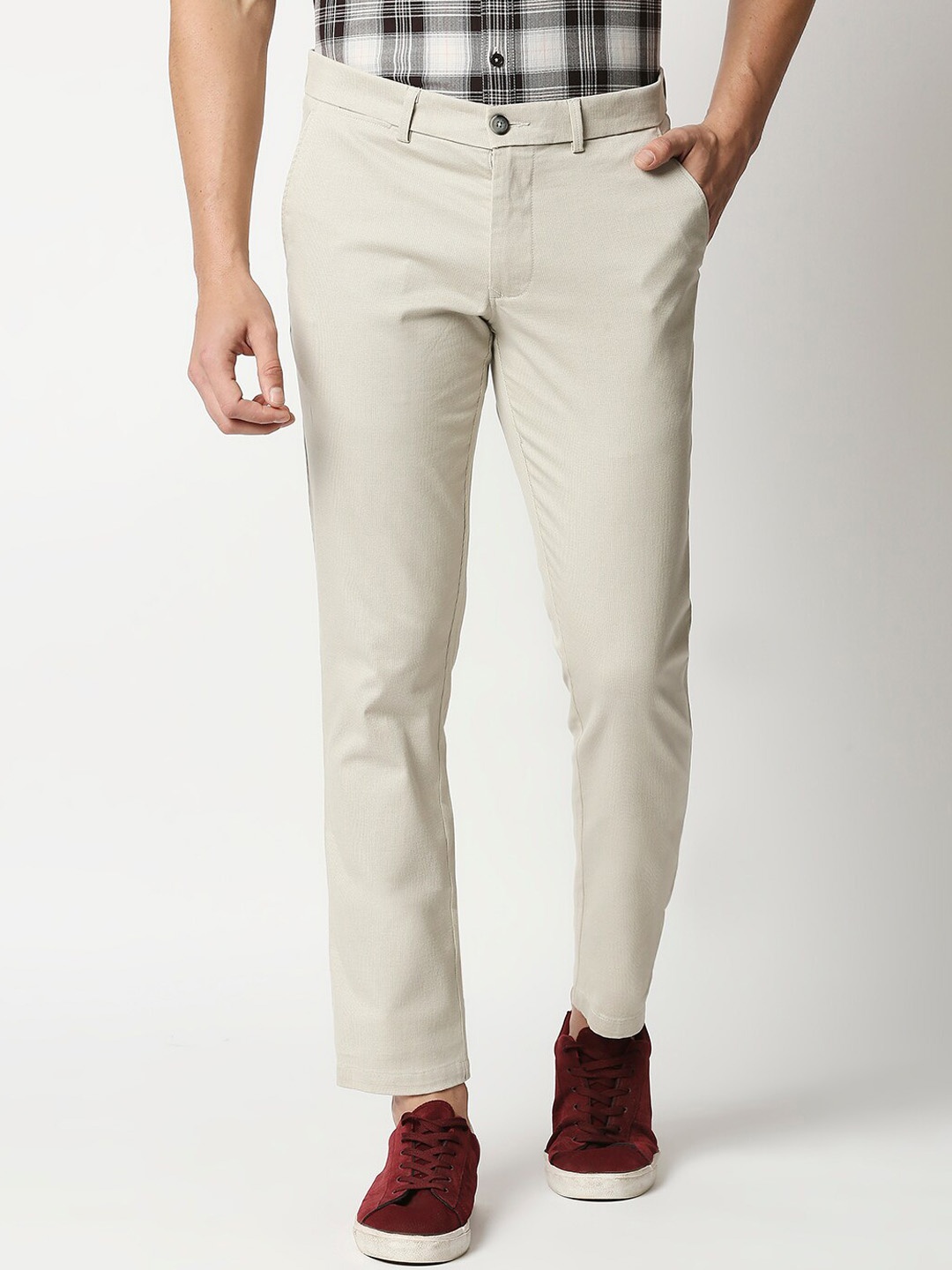 

Basics Men Grey Solid Tapered Fit Mid-Rise Regular Trousers