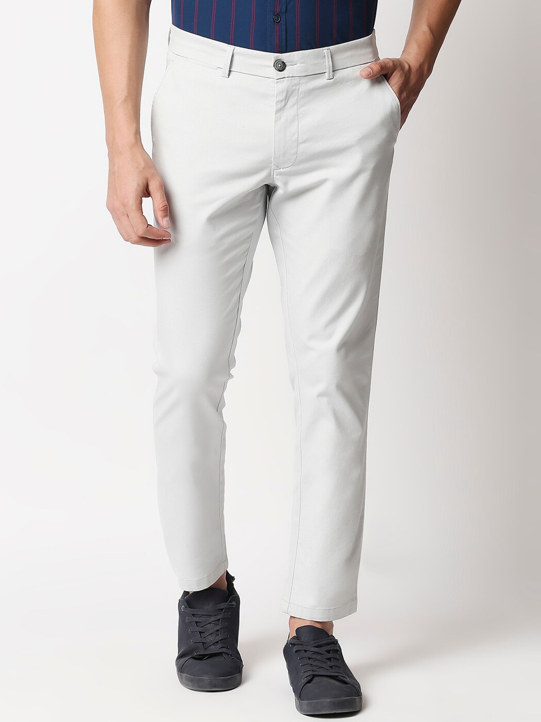

Basics Men Grey Solid Tapered Fit Trousers