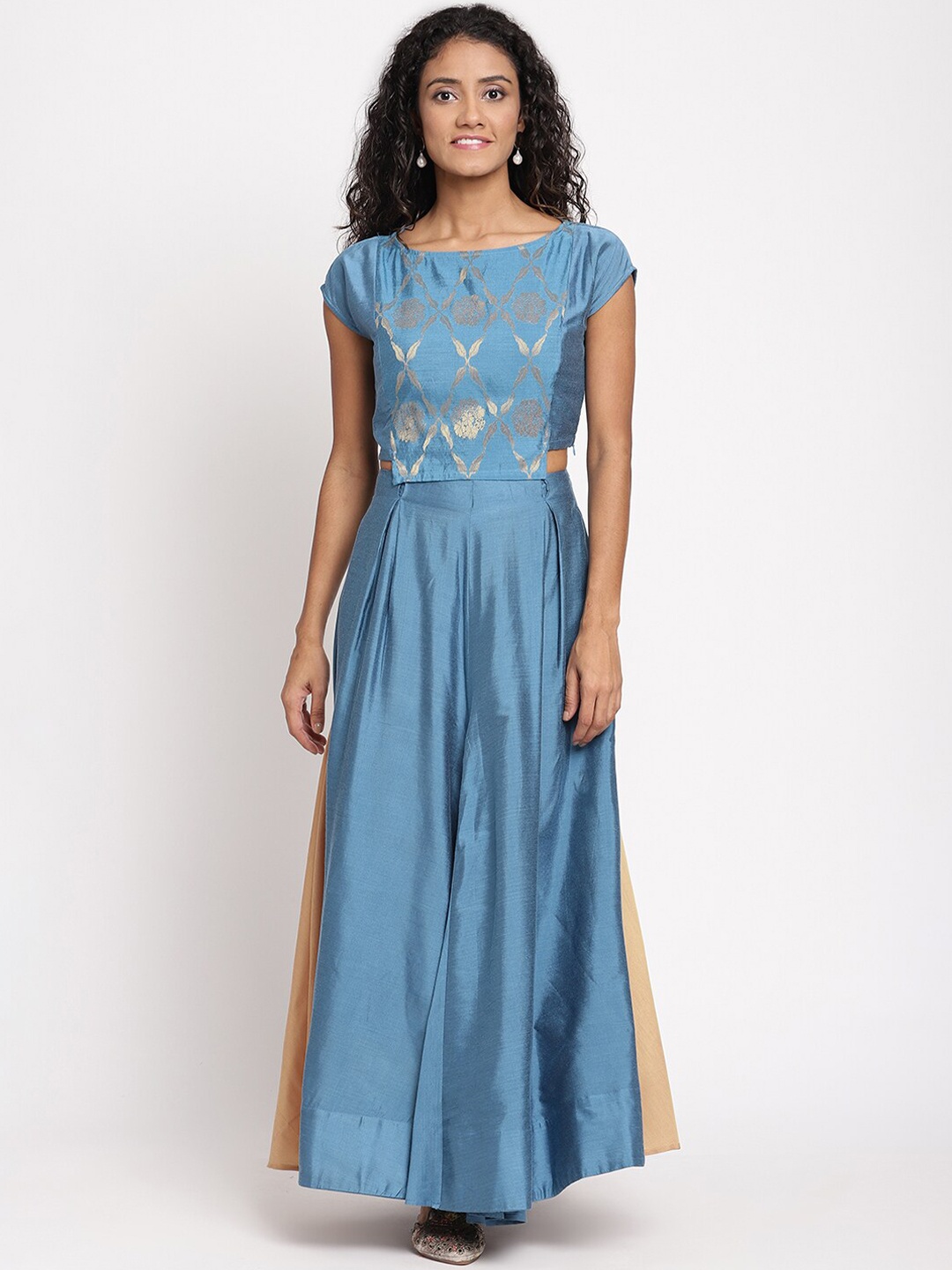 

Abhishti Women Blue Floral Printed Crop Top with Palazzos Co-Ord Set
