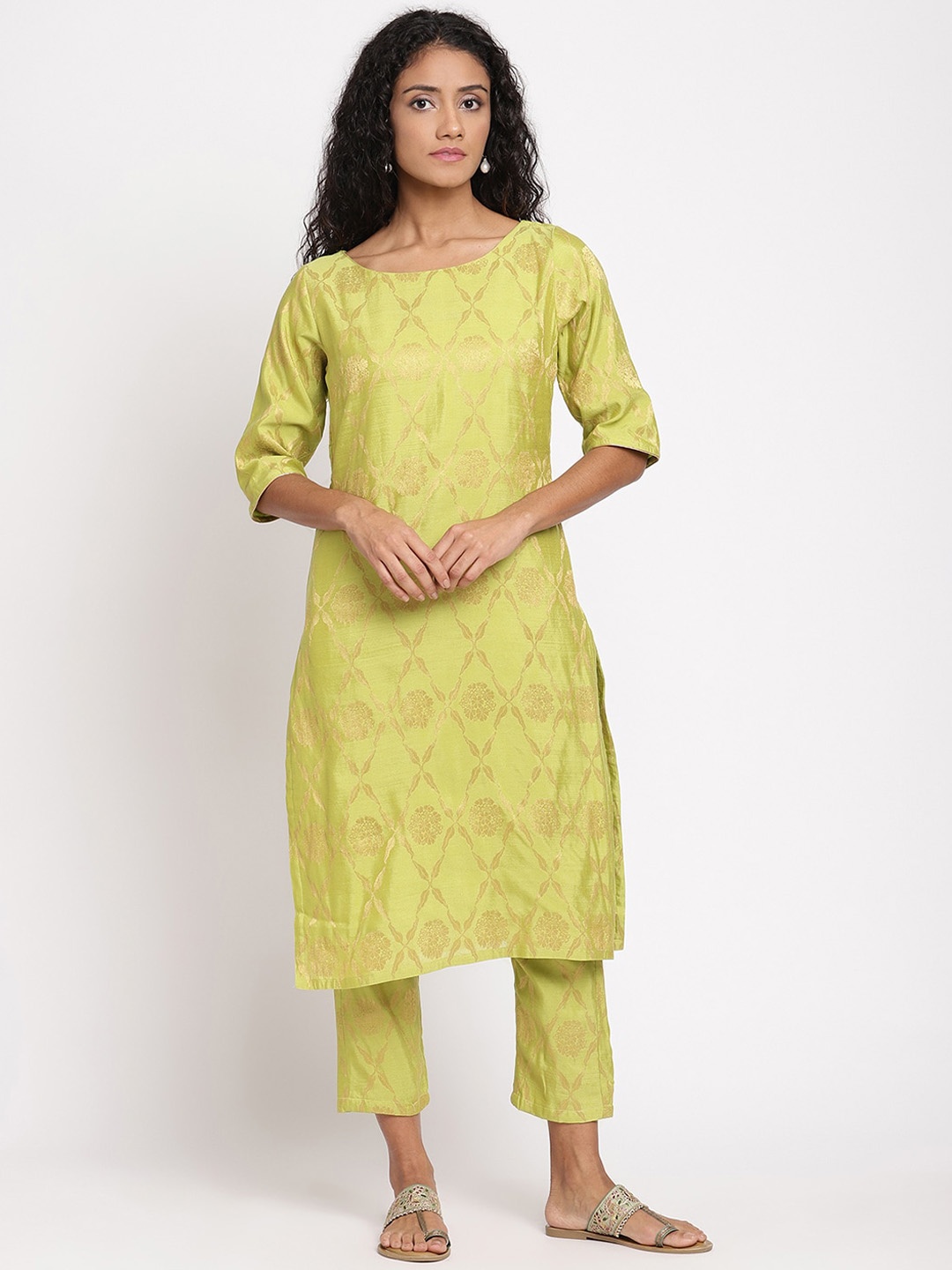 

Abhishti Women Green Printed Kurta with Trousers