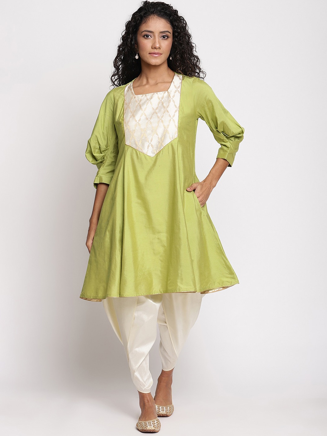 

Abhishti Women Green Yoke Design Jacquard Kurta