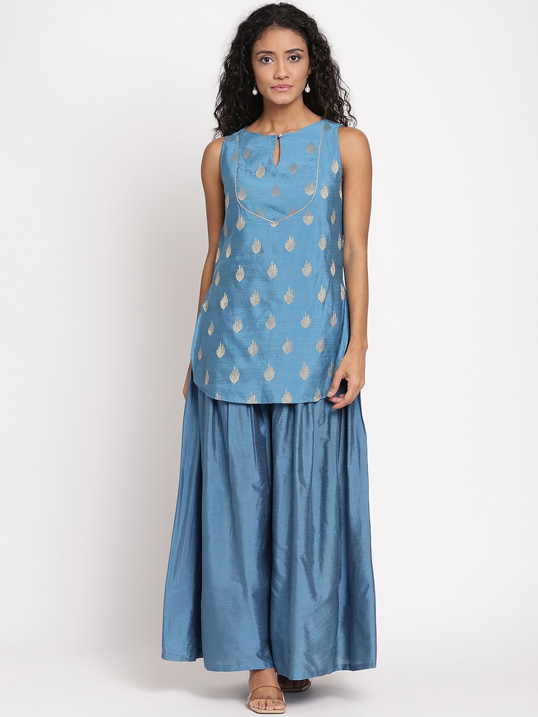 

Abhishti Jacquard Short Banarasi A-Line Kurti, Blue