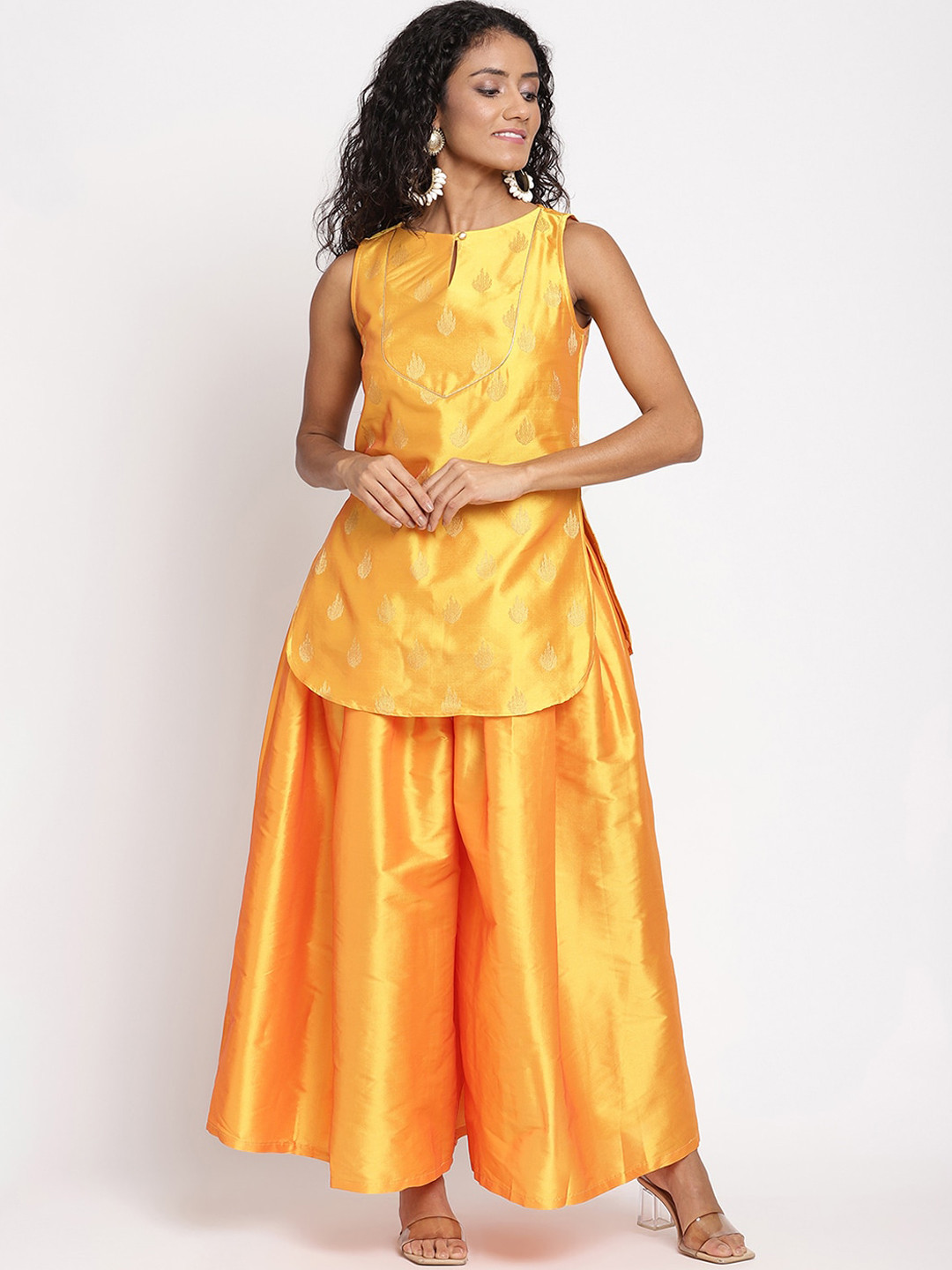 

Abhishti Women Banarasi Printed Sleeveless Short Kurta, Orange