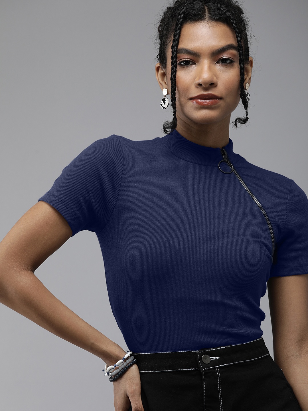

The Roadster Lifestyle Co Womne Navy Blue Ribbed High Neck Top With Zipper Detail