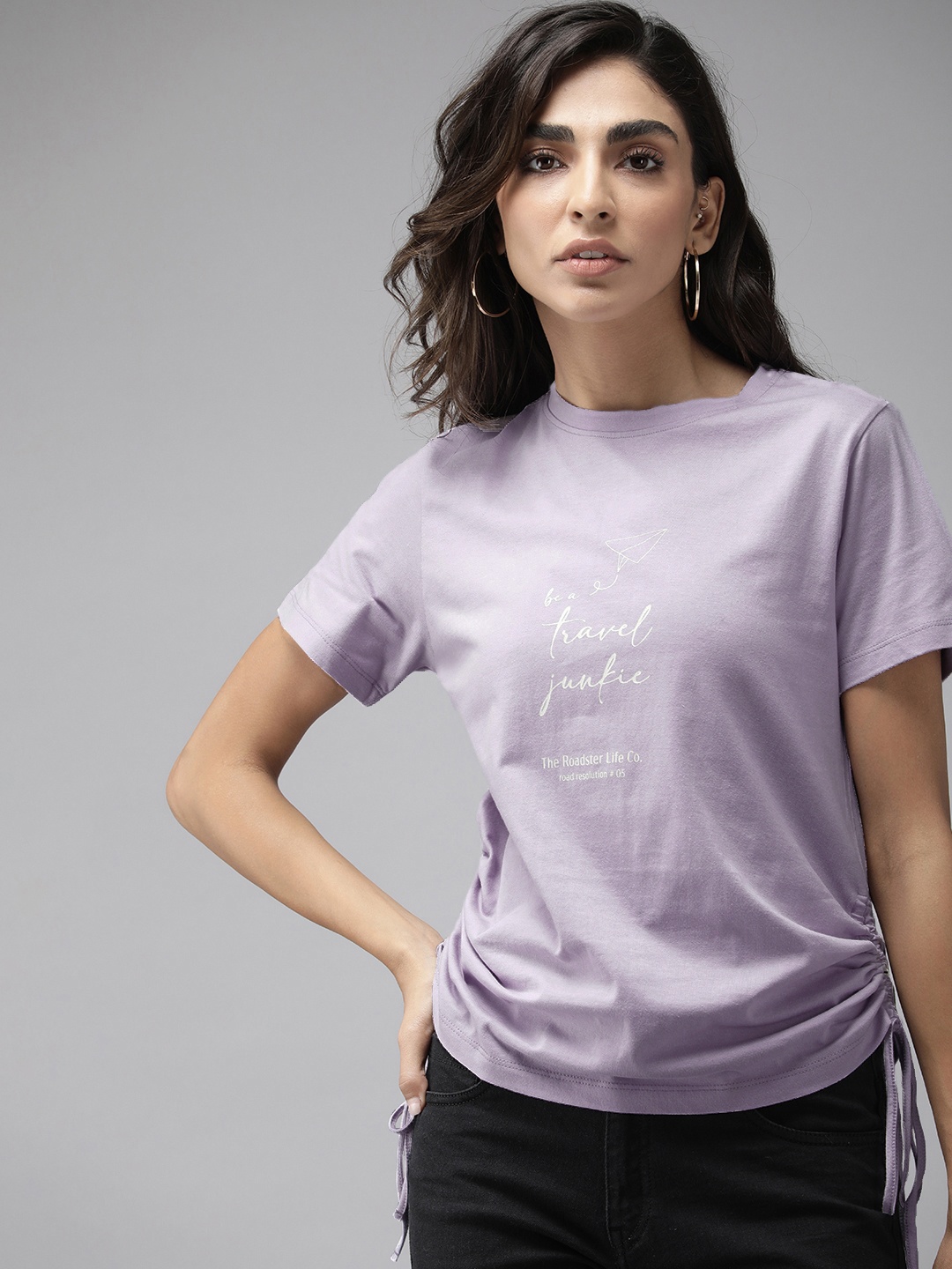 

The Roadster Lifestyle Co Women Lavender Printed Pure Cotton T-shirt With Ruched Detail