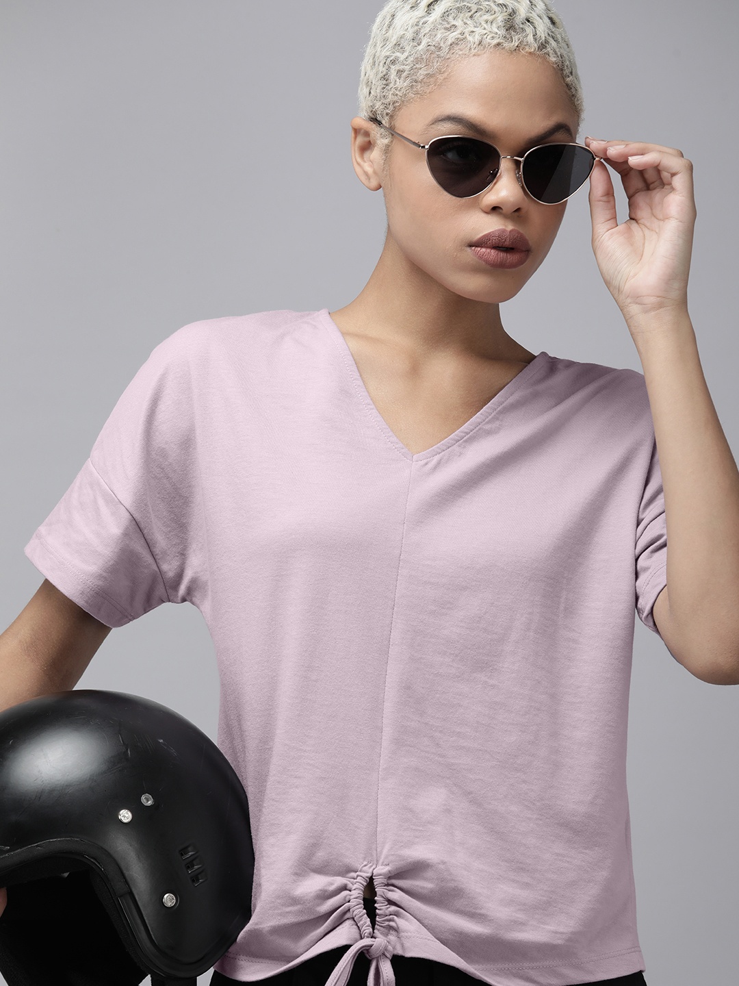

The Roadster Lifestyle Co Lavender Solid V-Neck Extended Sleeves Top