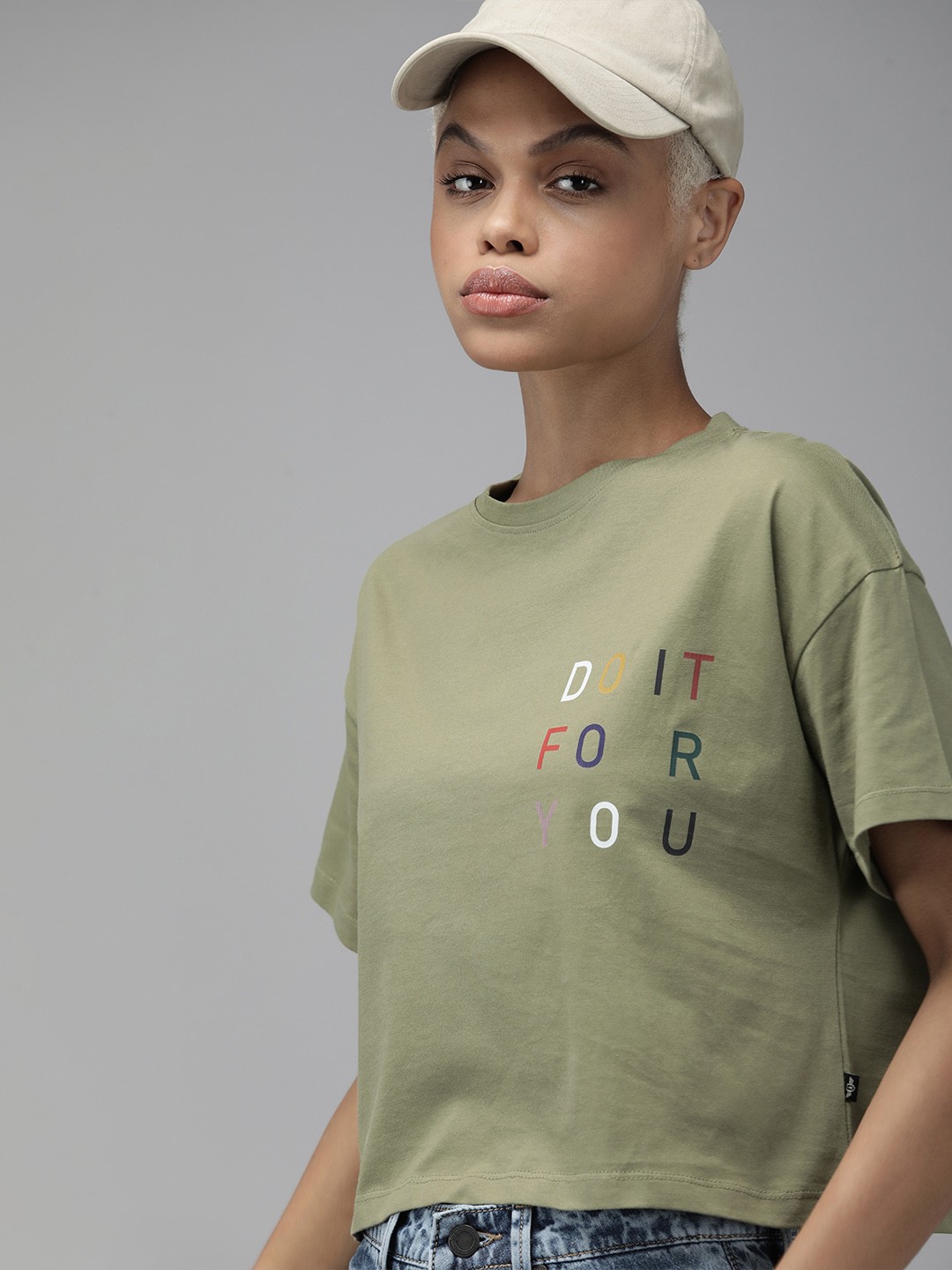 

The Roadster Lifestyle Co Women Grey & Multicoloured Typography Printed Cropped T-shirt