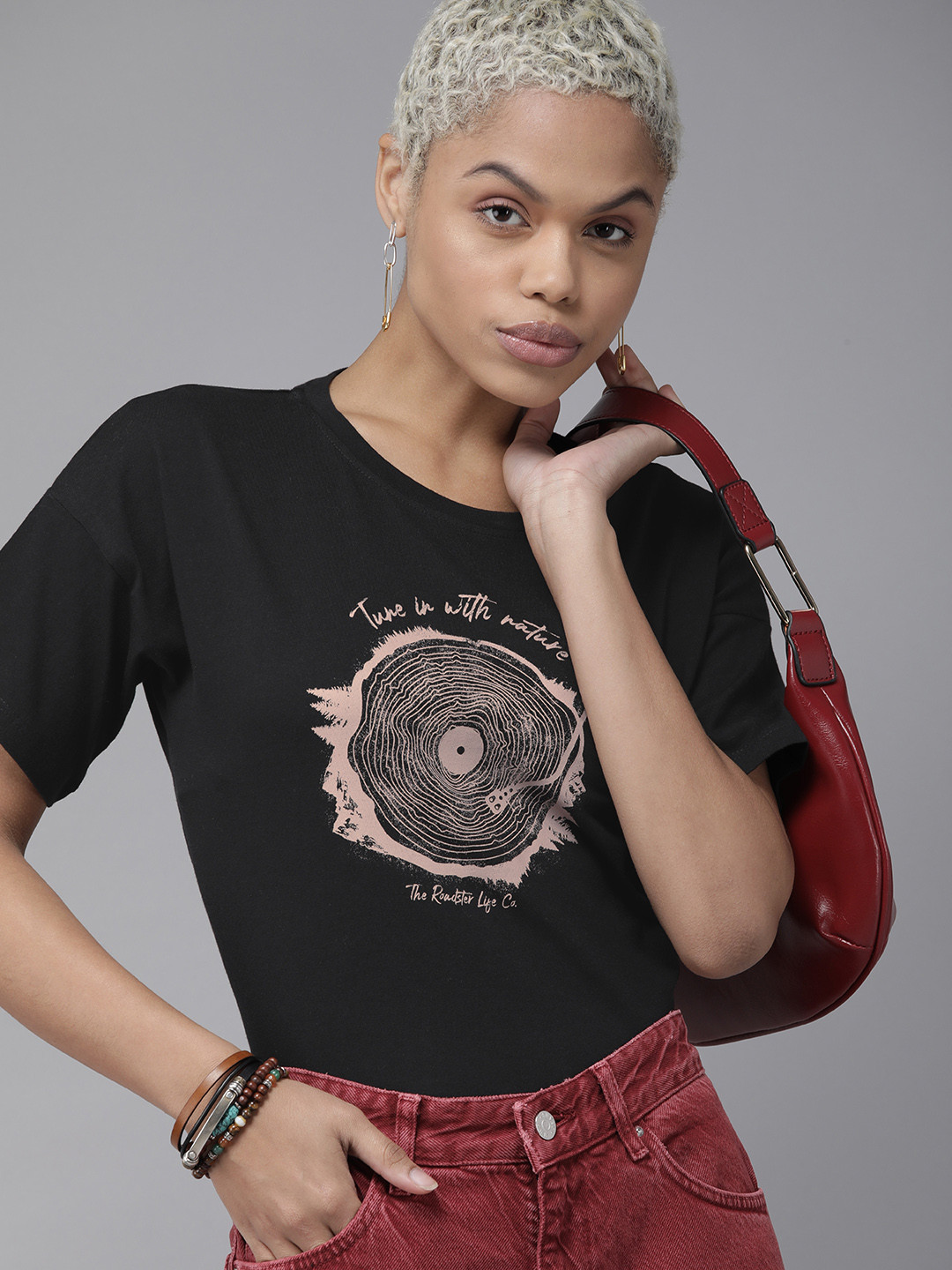 

Roadster Women Black Abstract Print Drop-Shoulder Sleeves Pure Cotton Loose T-shirt