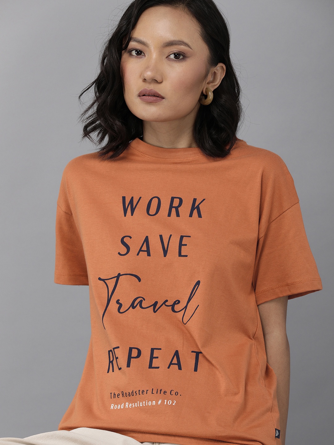 

The Roadster Lifestyle Co Women Brown & Black Printed Drop-Shoulder Sleeves T-shirt
