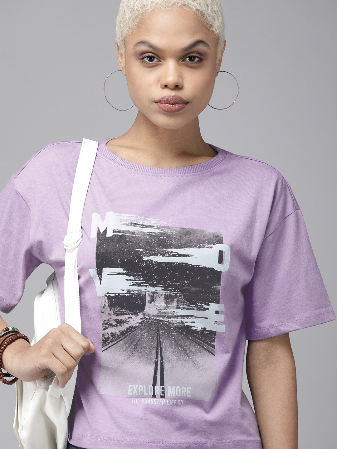 

The Roadster Lifestyle Co Women Lavender & Black Striped Drop-Shoulder Sleeves T-shirt