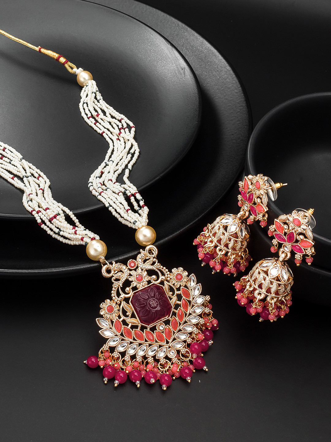 

aadita Gold-Plated White & Red Stone-Studded White Pearl Beaded Jewellery Set
