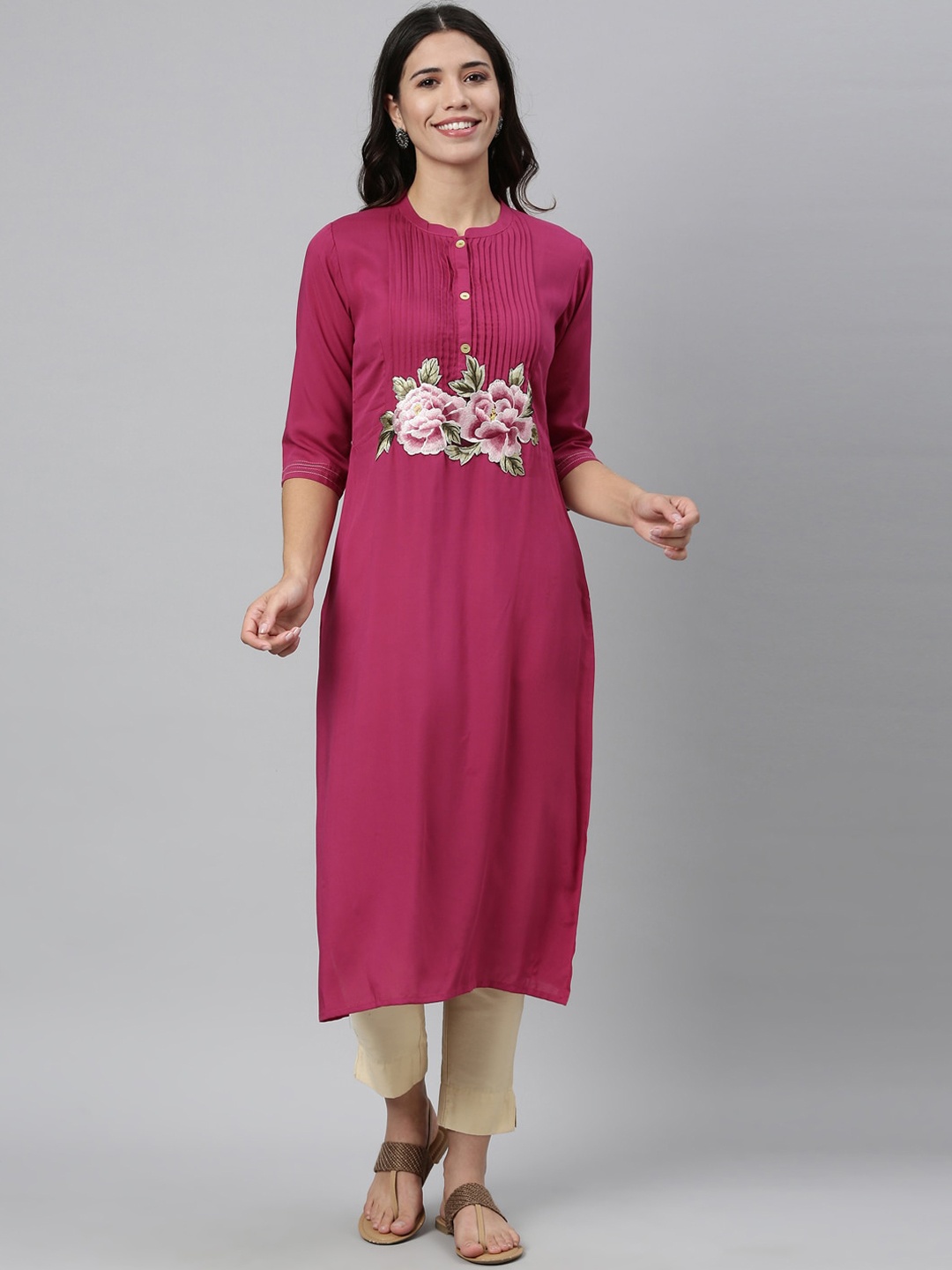 Neerus Women Magenta Thread Work Kurta