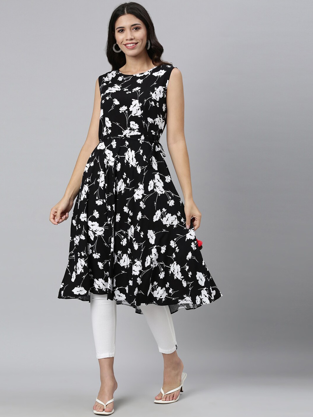 

Neerus Women Black Floral Printed Floral Kurta