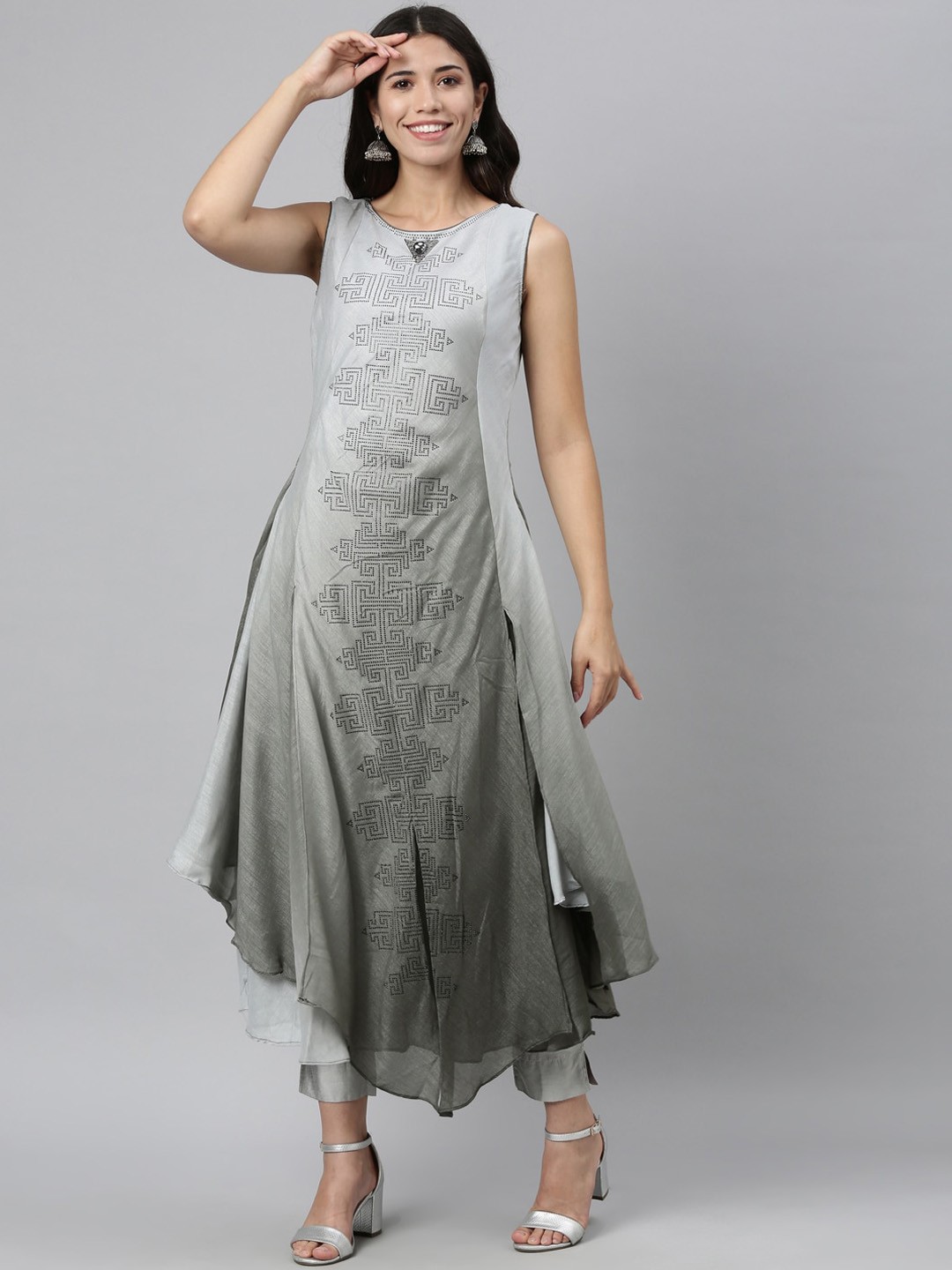 

Neerus Women Grey Geometric Embellished Kurta