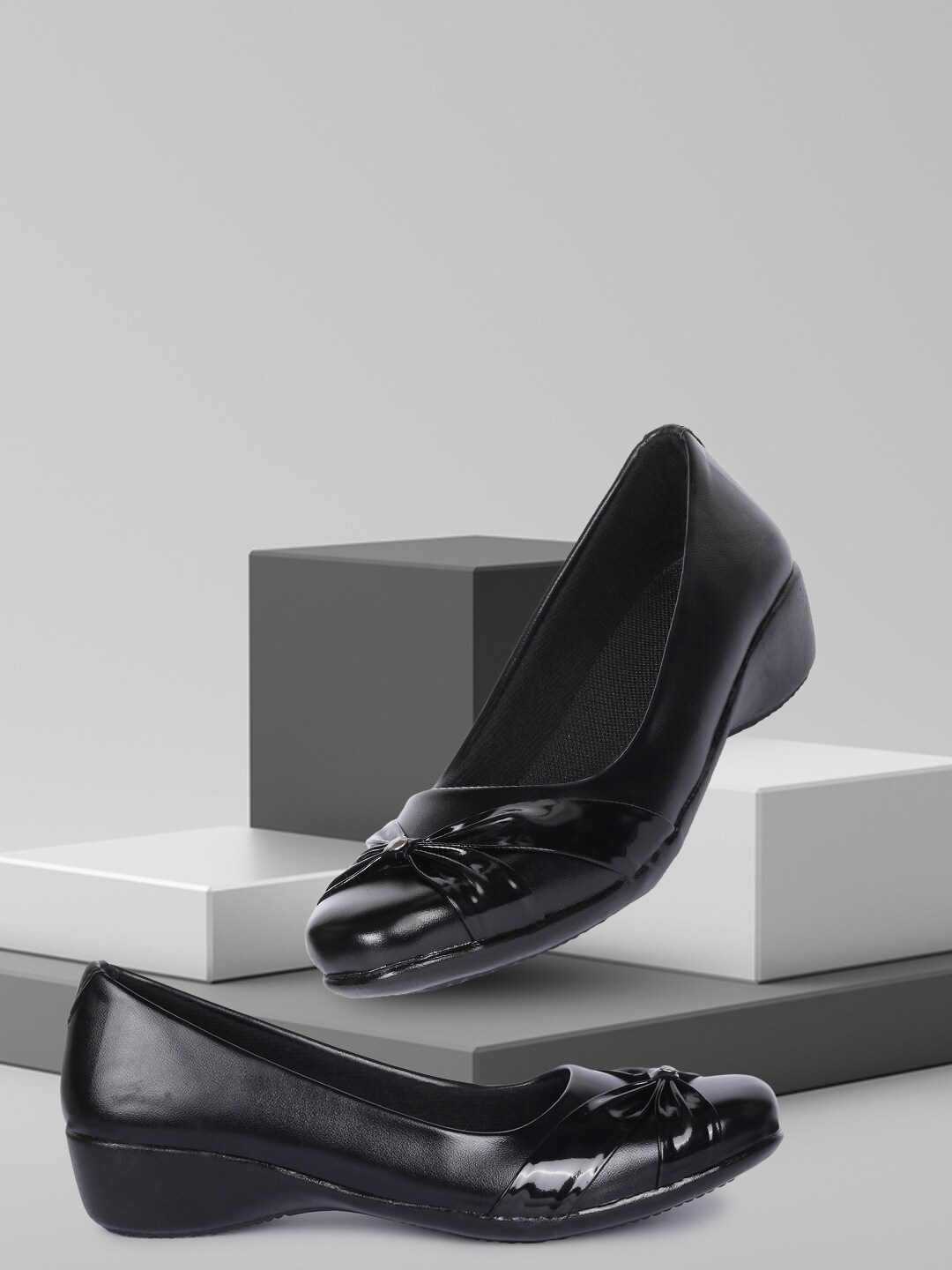 

Bella Toes Women Black Ballerinas with Bows Flats