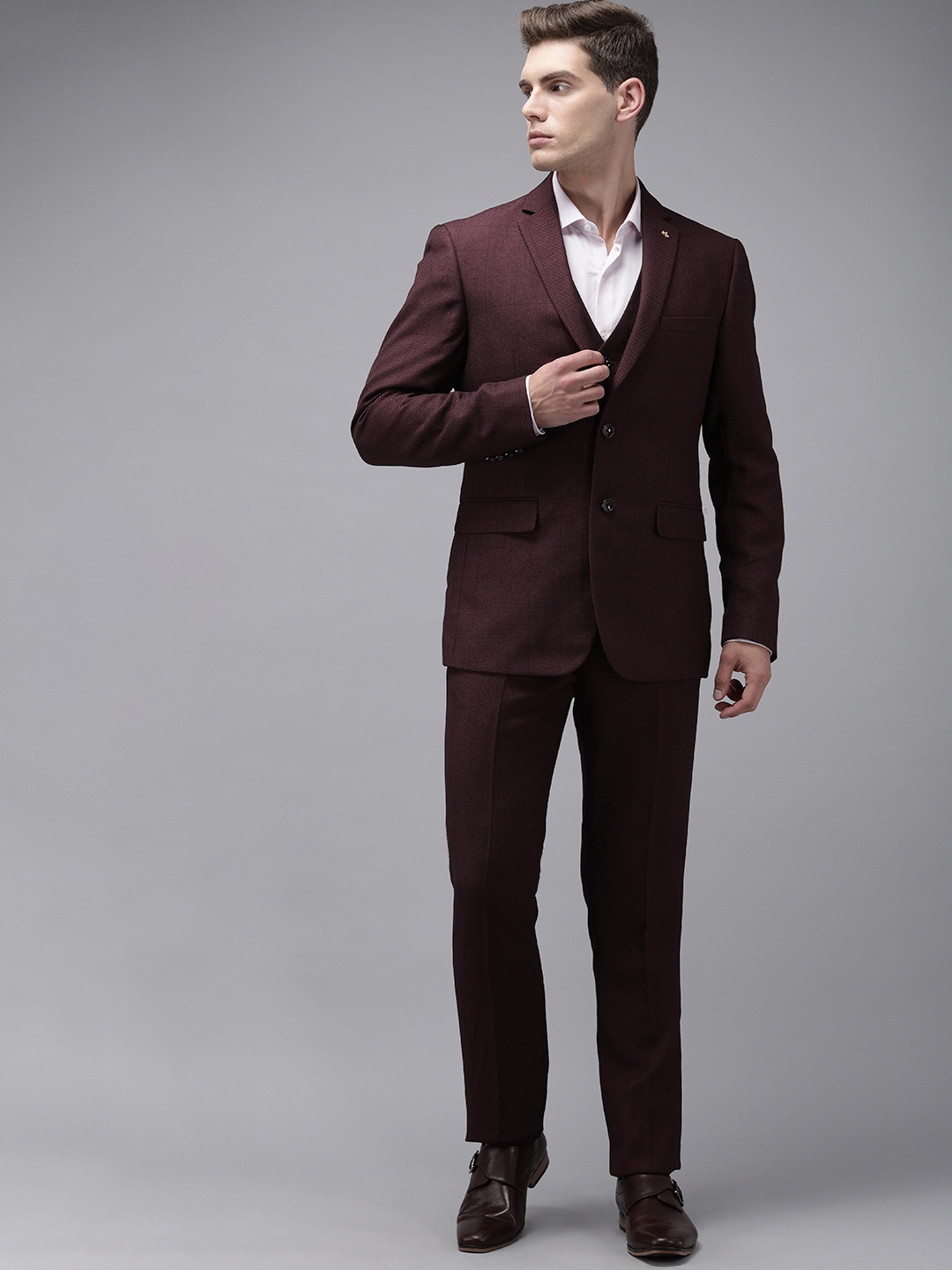 

Arrow Men Red Self Design Tailored Fit Single-Breasted Three-Piece Formal Suit