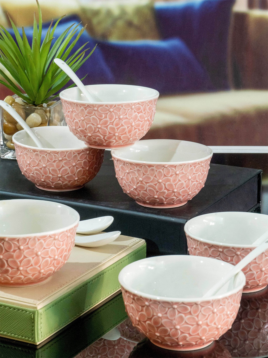 

White Gold Set of 12 Pieces Pink & White Textured Porcelain Glossy Bowls & Spoons